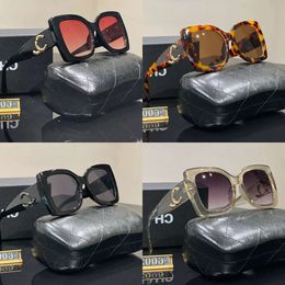 Fashion Designer Wayfarer Man Women Rectangle Sunglasses Unisex Designer Goggle Beach Sun Glasses Retro Frame Design UV With Box Very Good