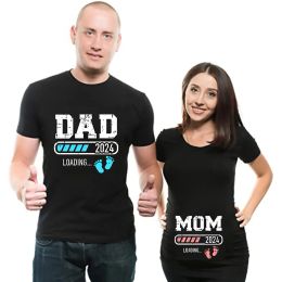 Pillows 2024 New Cute Dad +Mom+ Baby Printed Couple Maternity TShirt Pregnancy Announcement Shirt Couple Pregnant Tshirt Clothes