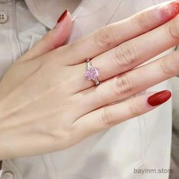 Bröllopsringar utsökt fyrkantig inlagd rosa zirkonringar för kvinnor klassisk glans silver färg engagemang bröllop ringar smycken