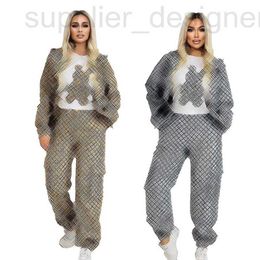 Kadınların İki Parçası Pantolon Tasarımcısı DD0066 Yeni Gündelik Moda Parçası Seti Gevşek Kapşonlu 3D Cep İş Giysisi QDDK