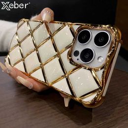 Cell Phone Cases Luxury Plating Diamond Lattice Grid Shockproof Phone Case for iPhone 14 11 12 13 15 Pro Max Plus Soft Silicone Plated Gold Cover d240424