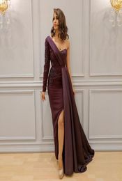 Elegant Burgundy Arabic Dresses Evening Wear One Shoulder Appliques Split Side Formal Dress With Long Sleeves Floor Length Satin P6491364