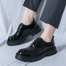 Hochglänzende Patentleder Retro Rund-Toe Korea-Stil Dicke Bodenschuhe Klassische formelle schwarze Kleidung Oxford Office Management