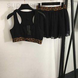 Duas peças Designer de vestido 2023 Conjunto de verão e outono Novo Tampo esportivo de cintura de cinto de tecelagem feminina+100 saia curta plissada 8vg7