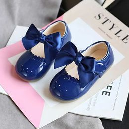 Sandals Girls Black White Flats Kids Wedding Leather Shoes Children Red Blue Pink Glossy Ballerina Flats Party Mary Jane Princess Shoes 240423