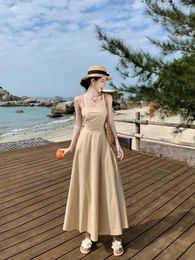 Casual Dresses French Elegant Khaki Pleated Slip Long Dress 2024 Summer Evening Party Women Beach Sleeveless Backless Lace-up