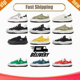 Designer Sneakers Luxury Dress Shoes For Men Women Platform Sneaker Black White Grey Pink Graffiti Womens Mens Trainers