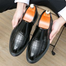 Herren Business Black Dress Patchwork Lederschuh Fashion Handgefertigte Hochzeitsfeiern Männer Slip-on-Slader Oxford Schuhe