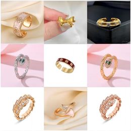 2024 Desingers Ring Men and Women Width and Narrow Version Luxurys Open Rings Easy to Deform Lady Silver Snake Plated Light Bone Full Diamond Pattern Couple