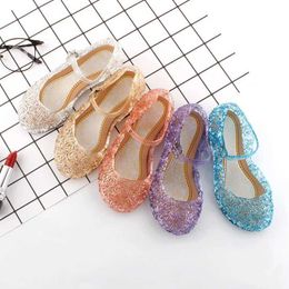 Sandaler barnsandaler Summer Crystal Shoes Classic Ice and Snow Princess Jelly High Heels Party Dance Shoes Hot 240423