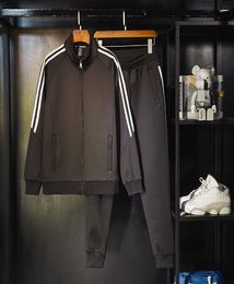 Mens Designer Sweatsuit Joggers Clothes Sweat Jogging Suits Men Fashion Jacket And Pants Two Piece Mens 2020 Luxury Designer Mens 3573621