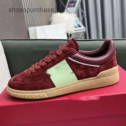 Sports Board Champagne Training Wallentino Trainer Top Gold Sneakers Studs Shoes Designer Couples White Low Cowhide Colored Casual Rivet Lacing YB4O