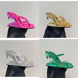 Sier Metallic Tooth Shape Sculpted Slippers High-heeled Sandal Open Toes Slides Narrowband Fashion Wedge Slipper for Street Style Women Designer Shoes