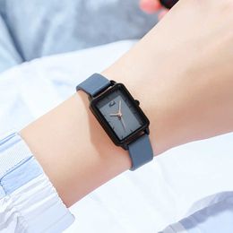 Brand innovation New fashion explosions quartz watches electronic watches sell explosive men's and women's models. 3ZL3