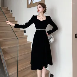 Casual Dresses 2024 French Elegant Women Square Collar Velvet Black Dress Vintage Autumn Winter Long Sleeve Diamonds Waist Party Midi