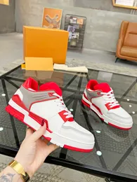 2024 Sneaker in pelle di lusso scarpe firmate per uomini per uomini straordinari sneaker casual di paris in gomma in gomma da ballo nappa platfort da uomo allenatori maschili EDJ0209