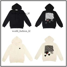 New Hoodie Men Women Zipper Loose Coat Play Sweatshirt Commes Cardigan Des Small Red Heart Jacket Garcons Player Standard And Fleece Casual Jumpers Cardigan 581