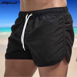 Shorts masculinos 2023 masculino de verão, traje de praia de bagagem sexy de baixa cintura respirável H240424 SXAZ