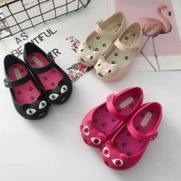 Сандалии Новая девочка принцесса обувь для детей детские кошачьи желе, обувь для малышей мини -дд милые кошки плоские сандалии Удобные сандалии DD004 240423