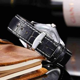 Oujia Simple and Fashionable Quartz Watch Steel Belt Belt Same Price Small Amount