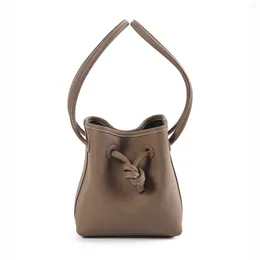 Totes 2025 First Layer Cowhide Bucket Bag Drawstring Messenger Luxury Handbags Women Bags Designer 18cm