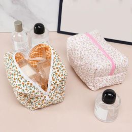 Cosmetic Bags Makeup Storage Organiser Bag Women Quilted Floral Travel Pouch Fabric Portable Toiletry Necesserie Pen Case