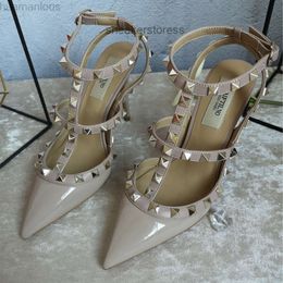 Style Valent Pump Designer Heel Star Studs Shoes v Family Rivet Pointed High Heels Super Thin Strapping Sandals Female