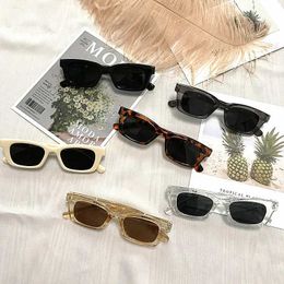 Sunglasses New Womens Rectangular Retro Sunglasses Brand Designer Retro Point Sunglasses Womens La Glasses Cat Eye Drive Glasses J0424