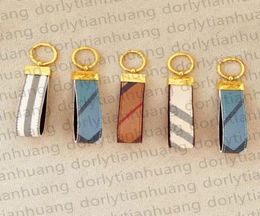 Keychain Brand Designer Keychain British Style Lines Men Luxury Car Keycring Ladies Hasp Keychains High Quality Leather Bag Pendan7918905