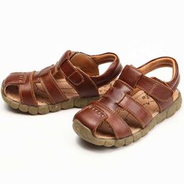 Sandaler 2024 Nya barn barn pojkar äkta läder sandaler för tonåringar pojkar baby sommarvita sandaler skor 1 3 5 7 9 11 13 år 240423