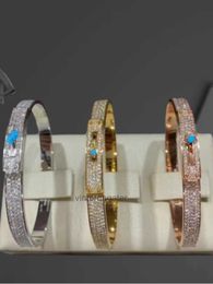 Highend Luxury H Home Bangle Internet celebrity bracelet explodes and sparkles with diamonds exuding a luxurious feel that is not easily faded Pig Nose Buckle