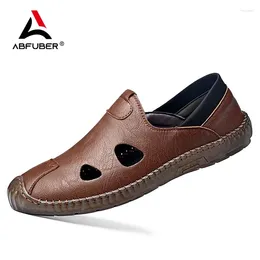 Sandals 2024 Summer Men Breathable Leather Shoes Man Retro Outdoor Antiskid Beach Hollow Footwear