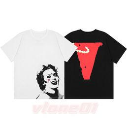 Fashion Mens Designer T shirt Luxury Couple High Quality Character Pattern Printing Short Sleeve Round Neck Hip Hop Style Tees Black White