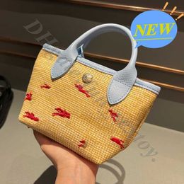 High 2024 Womens Weaving حقائب مصممة صغيرة للنساء محمولة مصممي كتف واحد حقائب اليد Crossbody Mini Grass Grassy Edition NVO8