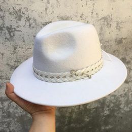 Berets 202412-nao Ins Chic Winter Milk White Wool Felt Pu Ribbon Pin Fedoras Cap Men Women Leisure Panama Jazz Hat