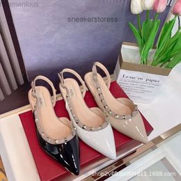 Designer Heel Studs Shoes Pump v Family Valent Riveted Straight Buckle Flat Summer Sandals Female Pointed Back Air Slippers