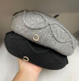 Fashion Mens Designer Berets Women Street Hats Luxury Wool Knitted Shining C Letter Pattern Beret Casual Winter Hat Cashmere Flat 9652214