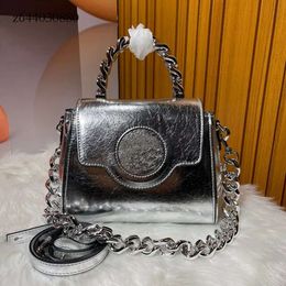 Versase Bag Versa Bag Top Quality Medusa Thick Chain Handbag Purse Shopping Shoulder Bags Crossbody Leather Handbags Bag Flip Underarm Quilting 24ss 861