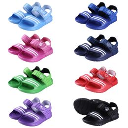 Sandaler Baby Boys Girls Summer Beach Casual Sandaler Barn Barn Lättskor Lätt andningsbara PVC Sandaler Nya 240423