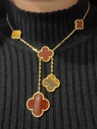 2024 Classic Four Leaf Clover Necklaces Pendants Red Agate Tiger Eye Stone Lucky Grass Big Flower Necklace Jade Marrow Sweater Chain Six