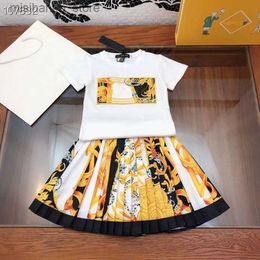 Clothing Sets Kids girls summer 2 pcs pleated skirts sets fashion designer print floral girl vintage jumper tops with skirt childrens clothes Q240425