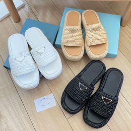 Designer sandals 2024 Nuovo triangolo con cannuco Weave Slipper Platform Slippie Slippie Slippia Donne Casualmente Flip Flip Flip Flip Sliders Summer Beach Sandale