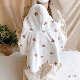 Blankets Swaddling 2023 Winter Baby Hooded Cloak Baby Girl Coat Infant Outfit Windproof Coral Velvet Blankets for Newborn Embroidered Baby Clothes