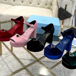 Designers Sandals Platform heel shoes for womens Fashion velvet Classics Triangular buckle decoration 9.5cm high heeled shoes Cover Heel Sandal 35-42