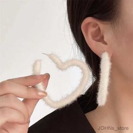 Stud Korean Sweet White Plush Heart Hoop Earrings for Women Exaggerated Flocking C-Shaped Earrings Wedding Party Jewellery Gift