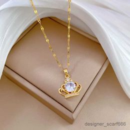 Pendant Necklaces Exquisite Hollow Crown Light and Luxurious Stainless Steel Necklace Personalized and Versatile Clavicle Chain