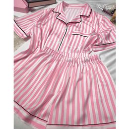 여성 얼음 실크 잠옷 홈웨어 짧은 소매 2 피스 세트 여름 느슨한 분홍색 줄무늬 잠옷 펨 메인 새틴 240408