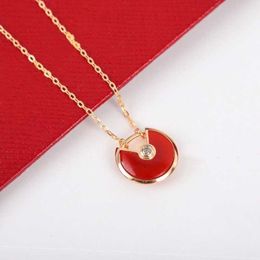 Designer trend Carter Talisman Necklace Womens Gold Thick Plated 18K Rose Small White Fritillaria Red Agate Collar Chain Tide 1TW5