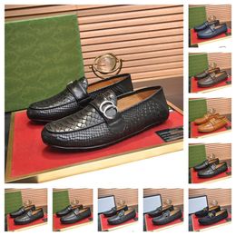 2024 Luxus brandneue Männer lässige Schuhe Männer Leder-Laibers Moccasins Nicht-Schlupf-Herren-Wohnungen Männliche Fahrschuhe Fashion Männer Designer-Schuhschuhe Größe 38-46