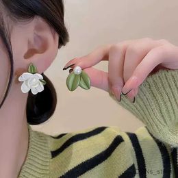 Dangle Chandelier New Korean Asymmetry Green Leaf Flower Stud Earrings For Women Men Fashion Design Imitation Pearl Temperament Earrings Jewelry